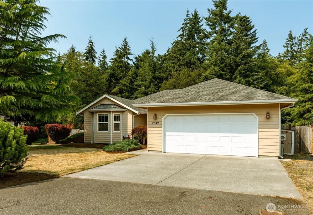 2042 Doe Drive Oak Harbor, WA 98277