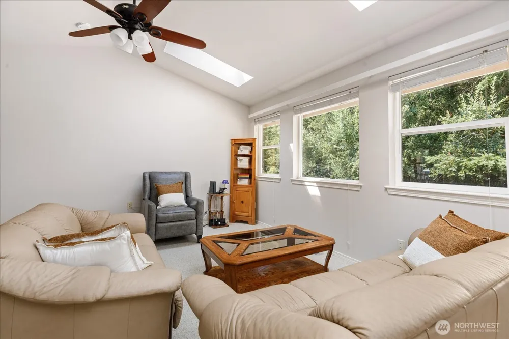 2042 Doe Drive Oak Harbor, WA 98277