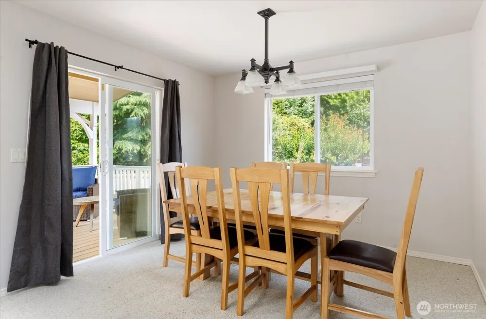 2042 Doe Drive Oak Harbor, WA 98277