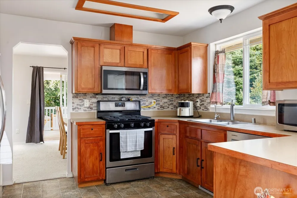 2042 Doe Drive Oak Harbor, WA 98277