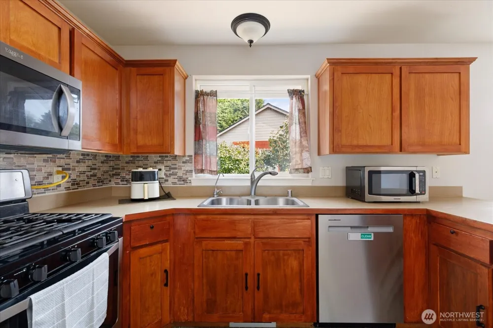 2042 Doe Drive Oak Harbor, WA 98277