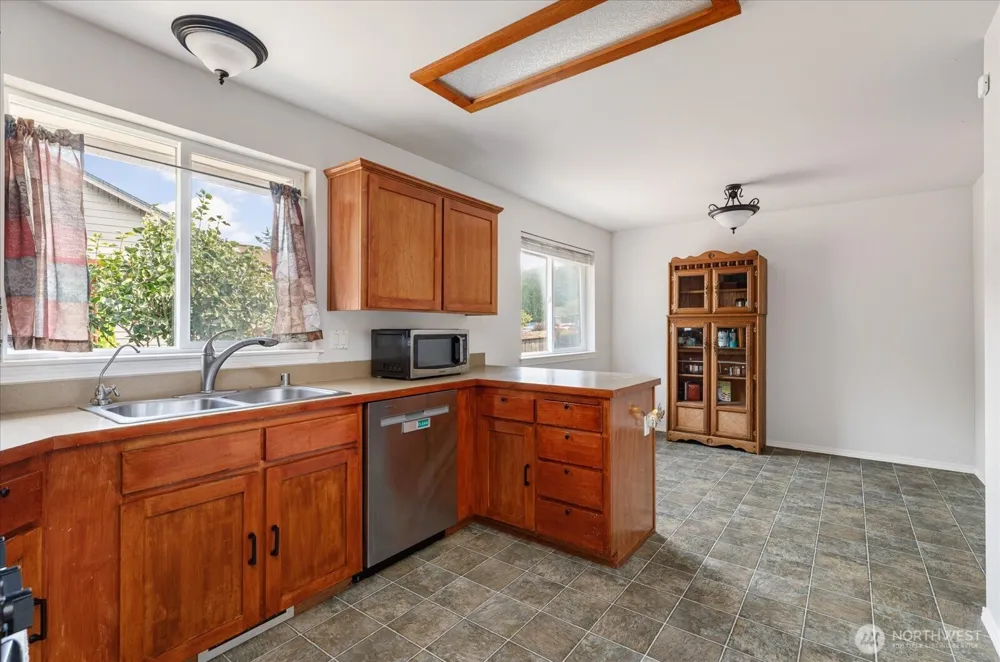 2042 Doe Drive Oak Harbor, WA 98277