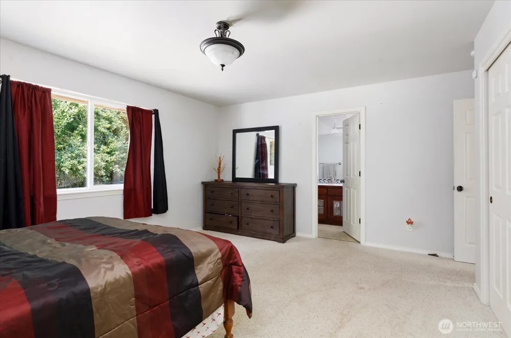 2042 Doe Drive Oak Harbor, WA 98277