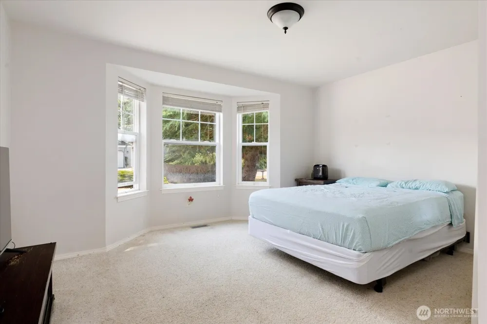 2042 Doe Drive Oak Harbor, WA 98277
