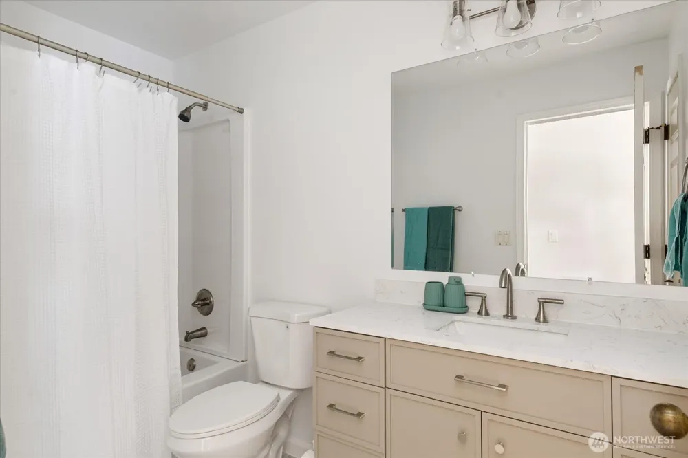 2042 Doe Drive Oak Harbor, WA 98277