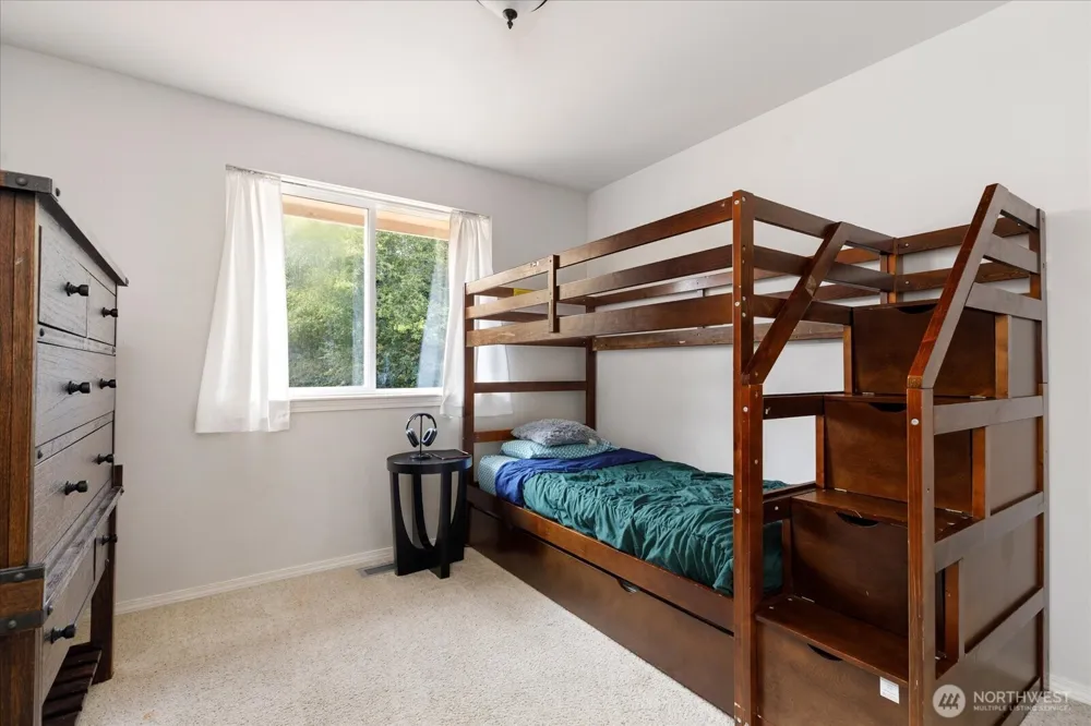 2042 Doe Drive Oak Harbor, WA 98277