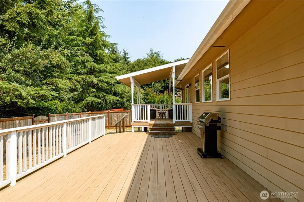 2042 Doe Drive Oak Harbor, WA 98277