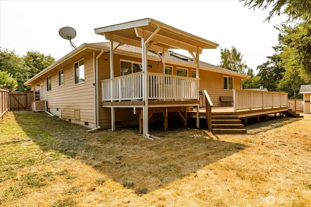 2042 Doe Drive Oak Harbor, WA 98277