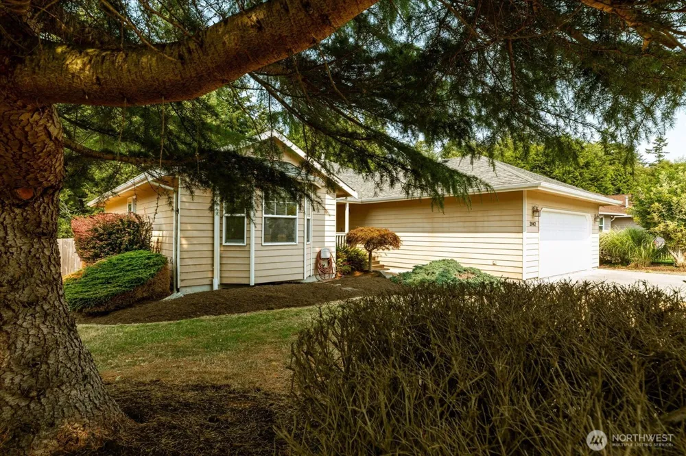 2042 Doe Drive Oak Harbor, WA 98277