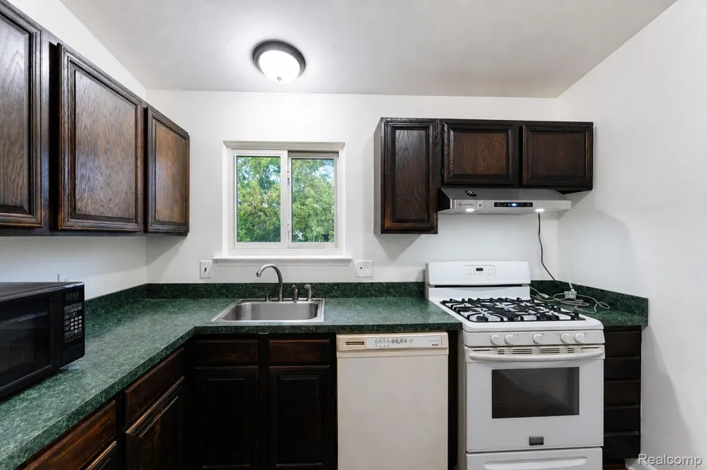 201 Charterhouse Drive Canton Charter Township, MI 48188