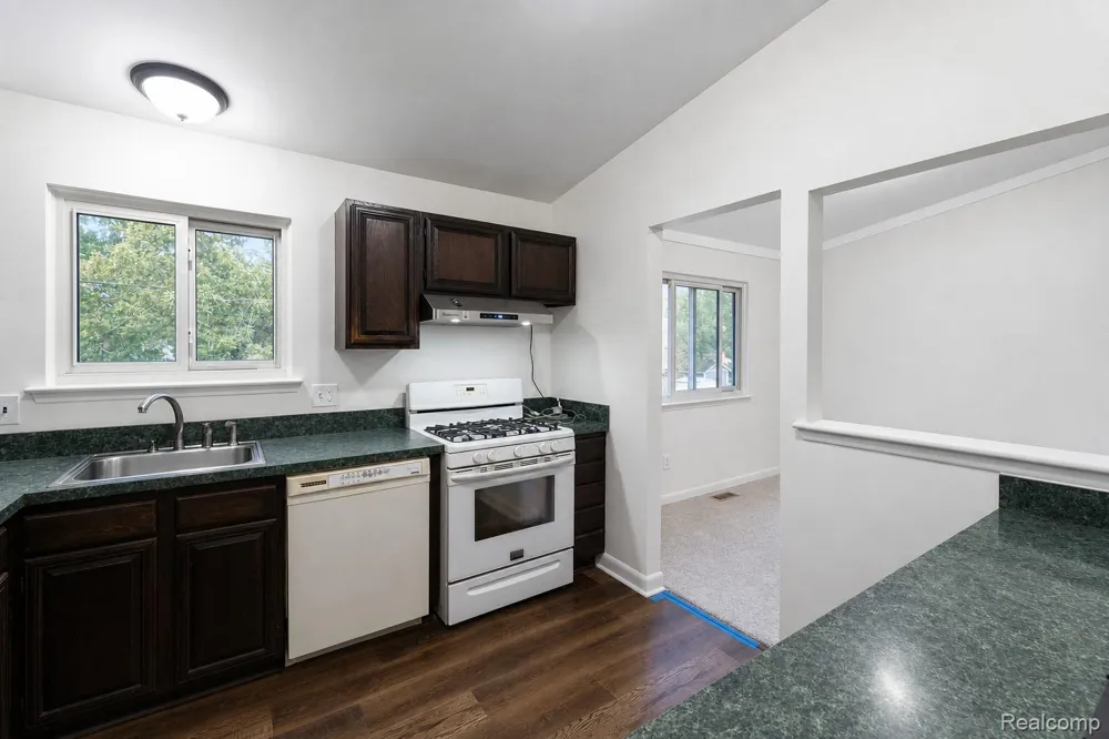 201 Charterhouse Drive Canton Charter Township, MI 48188