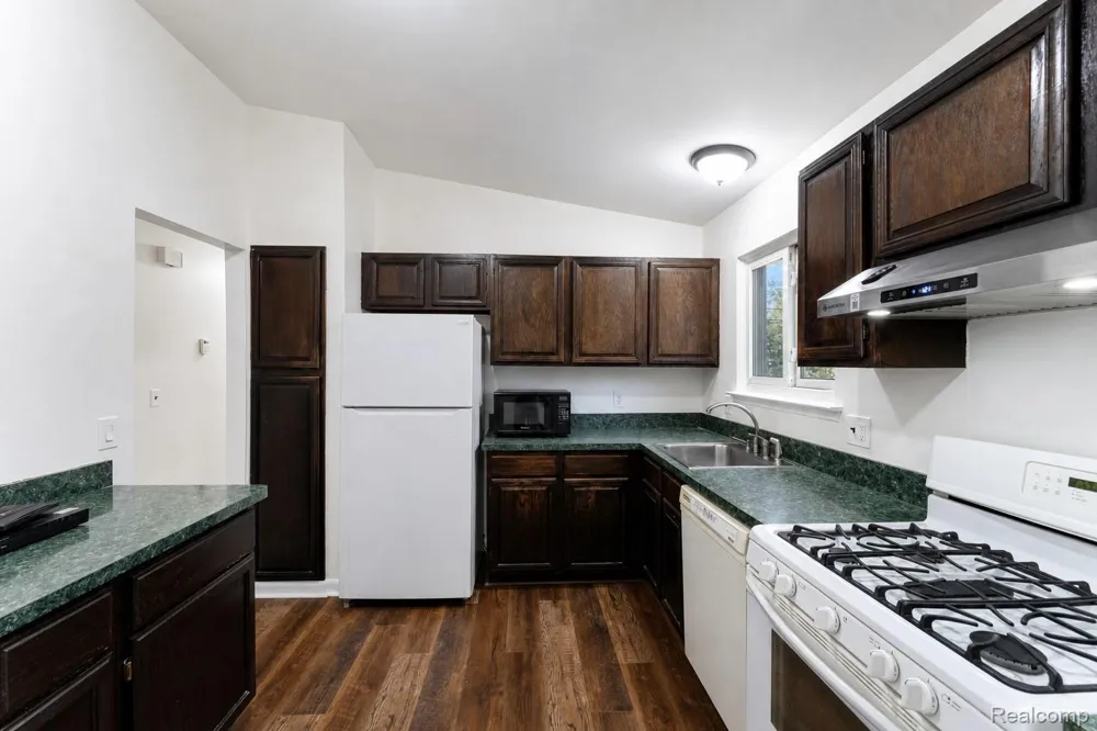 201 Charterhouse Drive Canton Charter Township, MI 48188