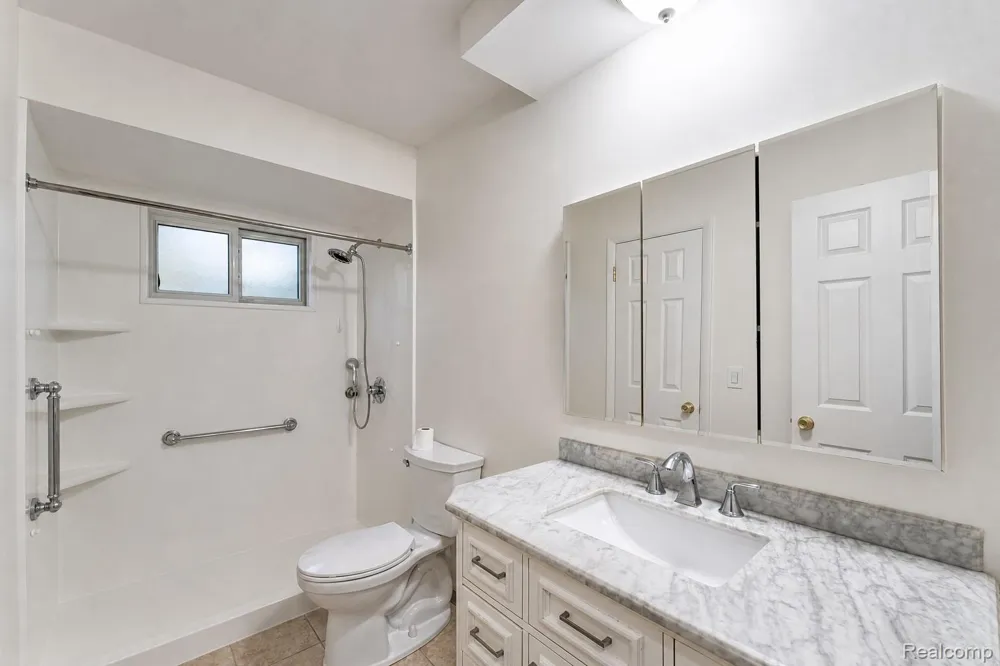 201 Charterhouse Drive Canton Charter Township, MI 48188