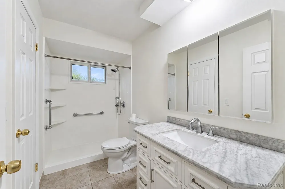 201 Charterhouse Drive Canton Charter Township, MI 48188