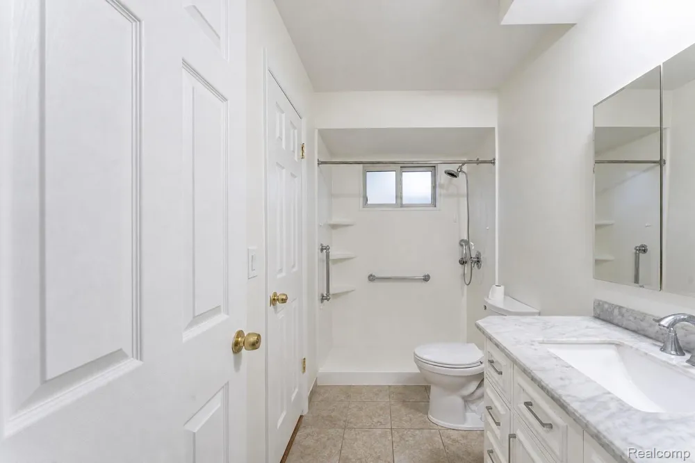 201 Charterhouse Drive Canton Charter Township, MI 48188