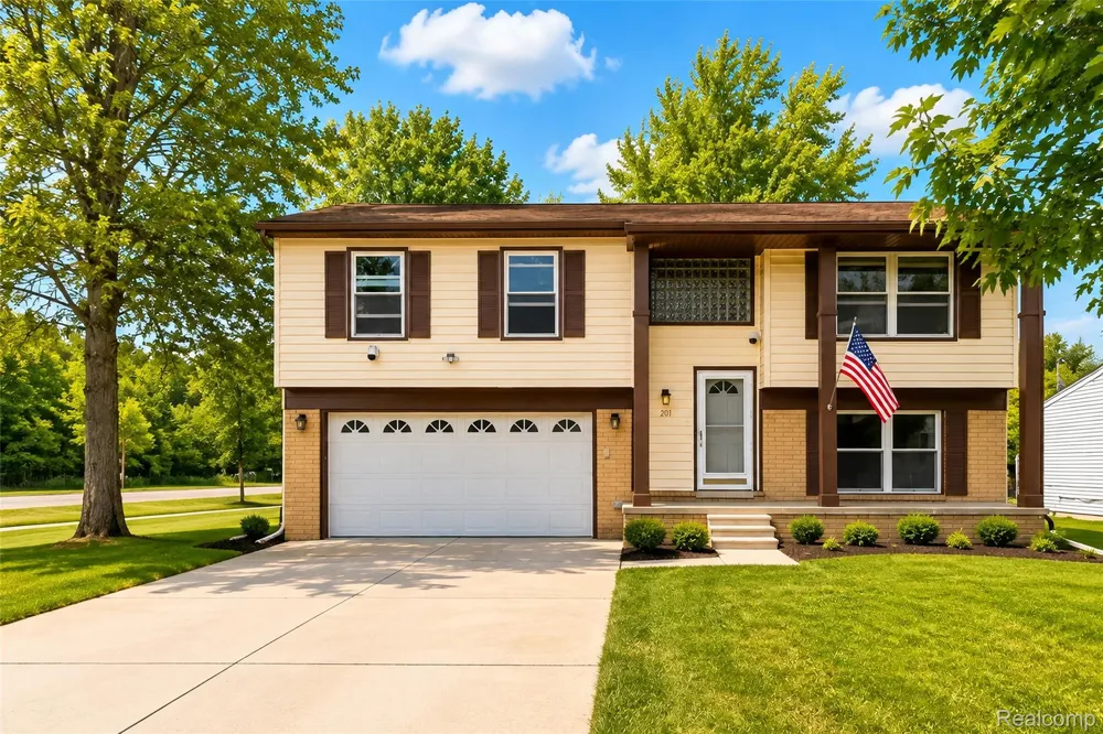 201 Charterhouse Drive Canton Charter Township, MI 48188