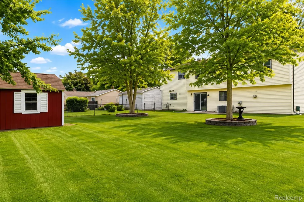 201 Charterhouse Drive Canton Charter Township, MI 48188