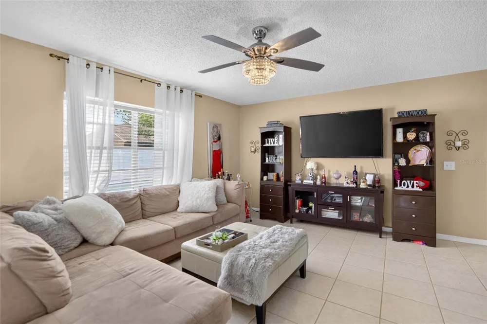 9063 DIXIANA VILLA CIRCLE Tampa, FL 33635