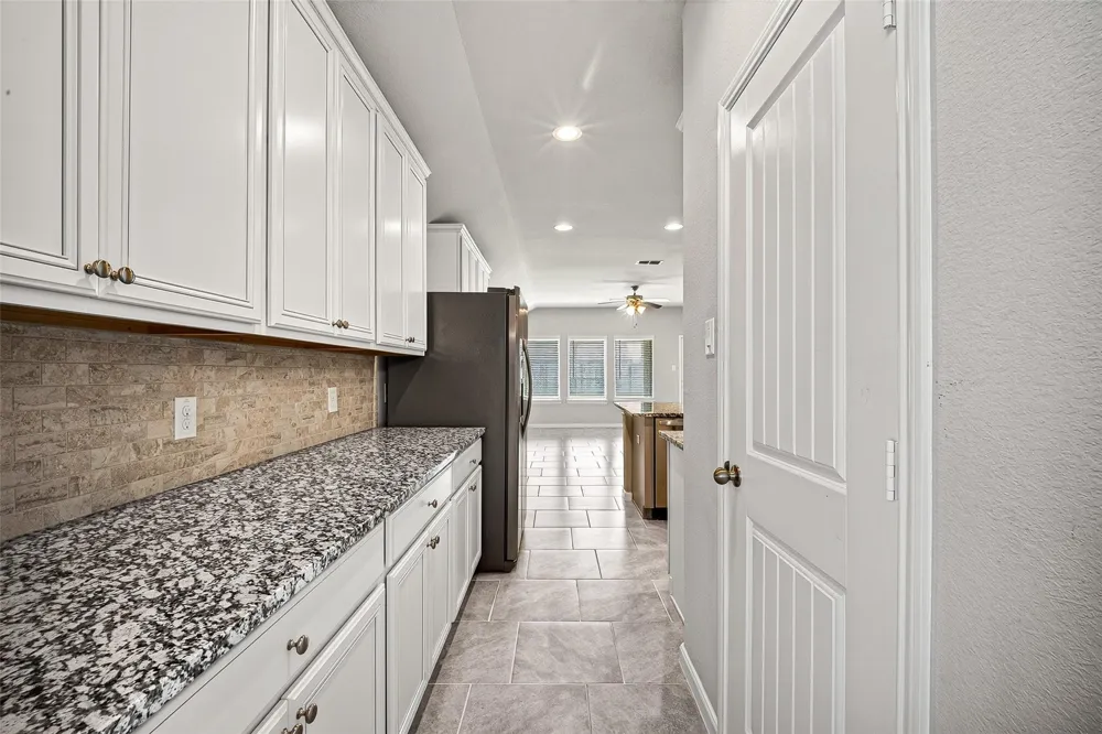 4315 Stillwater Valley Court Missouri City, TX 77459