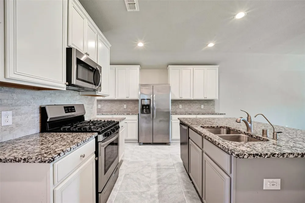 4315 Stillwater Valley Court Missouri City, TX 77459
