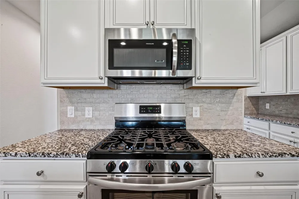 4315 Stillwater Valley Court Missouri City, TX 77459