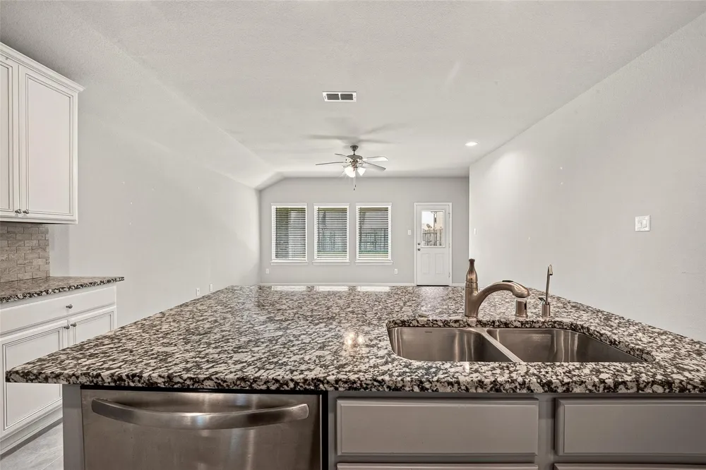 4315 Stillwater Valley Court Missouri City, TX 77459