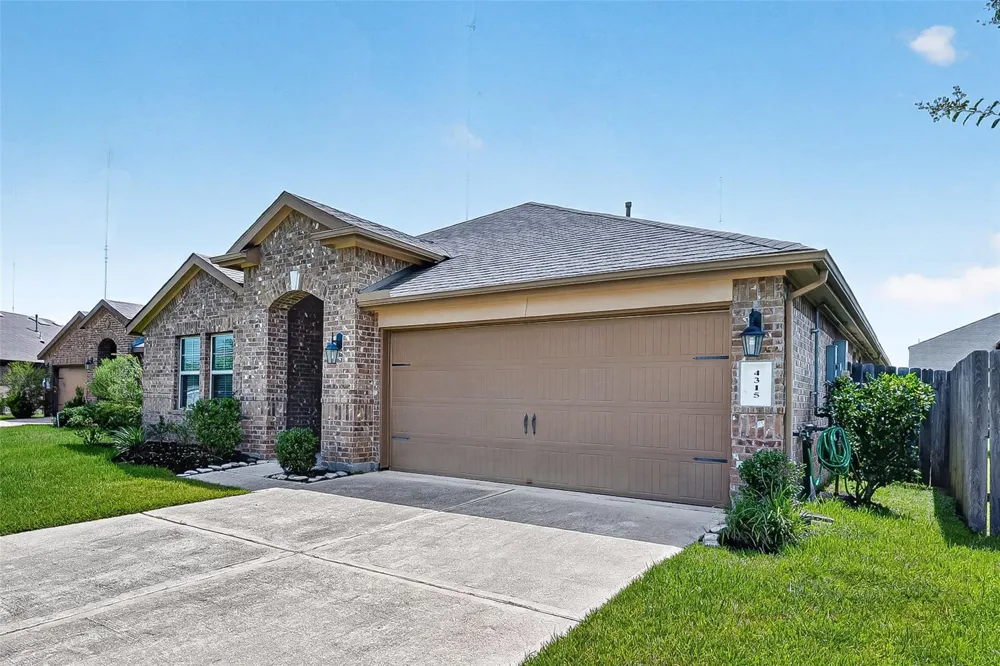 4315 Stillwater Valley Court Missouri City, TX 77459