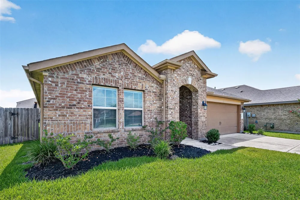 4315 Stillwater Valley Court Missouri City, TX 77459