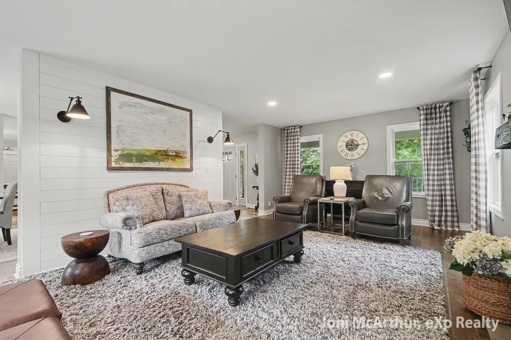 1562 W Ellis Avenue Belding, MI 48809