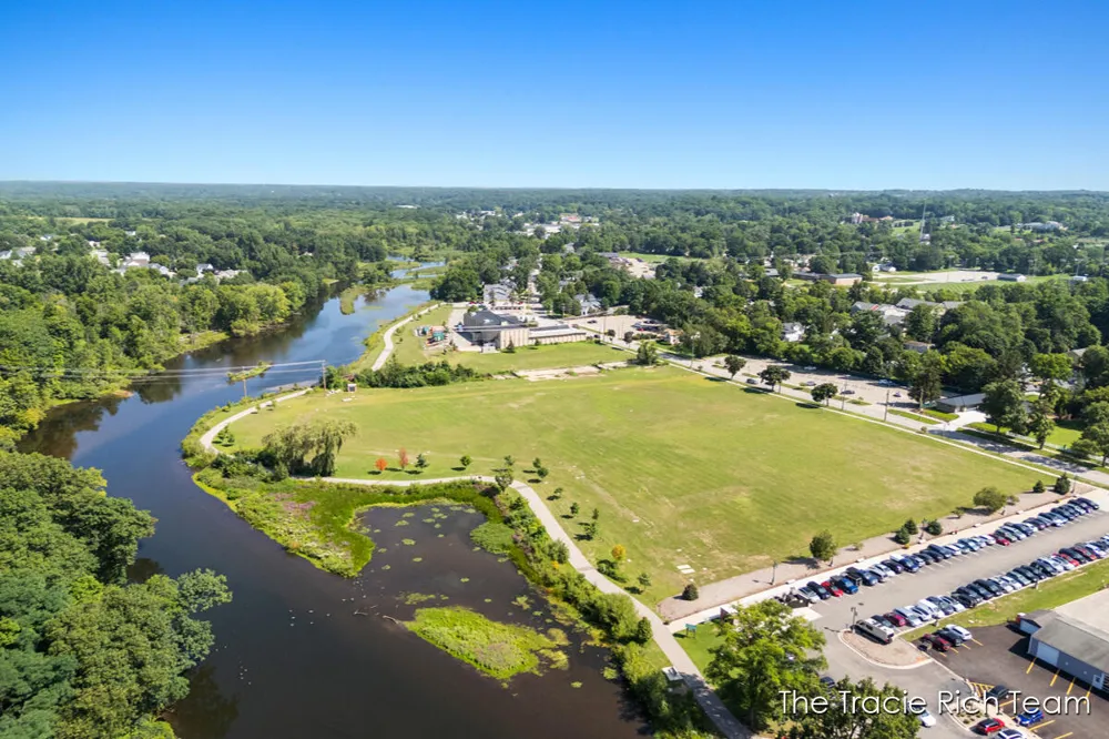 269 Main Street Rockford, MI 49341