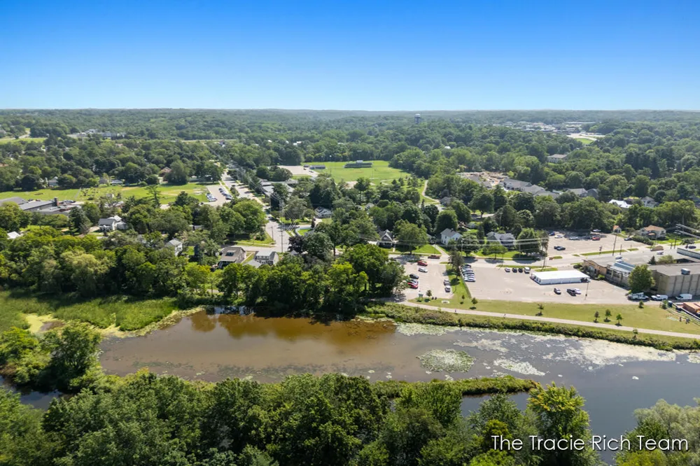 269 Main Street Rockford, MI 49341
