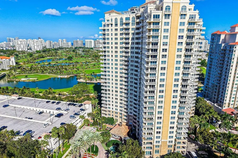 19501 W Country Club Drive #414 Aventura, FL 33180