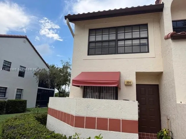201 Freedom Ct #201 Deerfield Beach, FL 33442