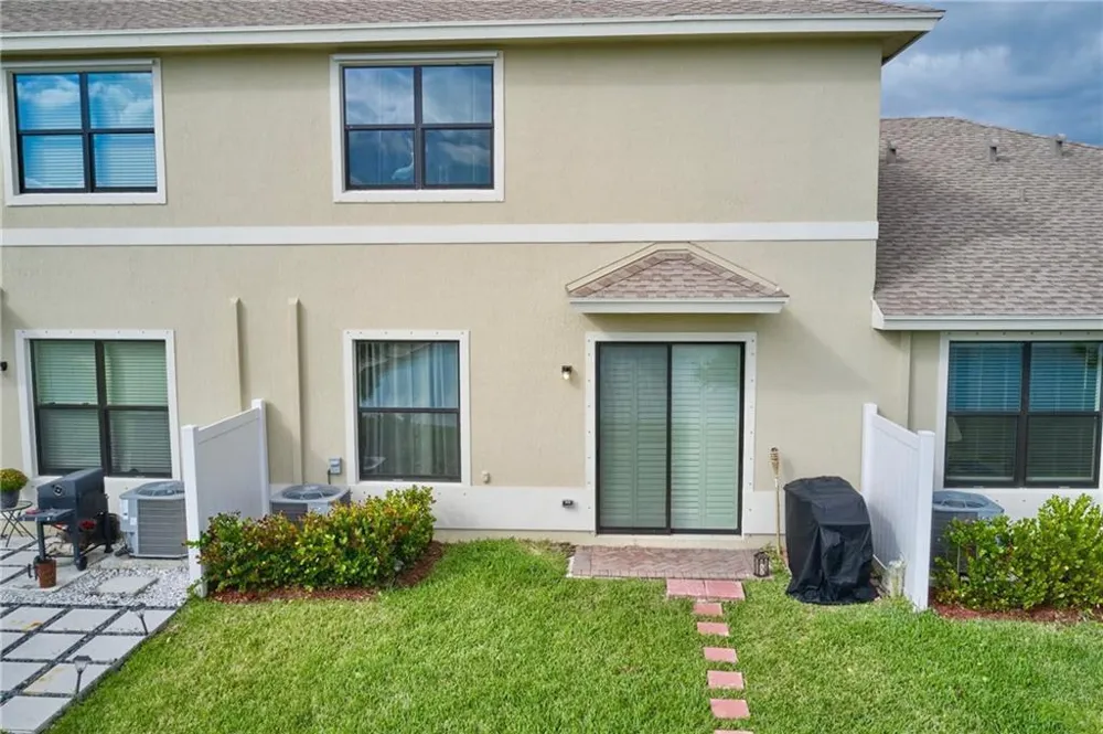 10032 W VILLA CIRCLE Vero Beach, FL 32966