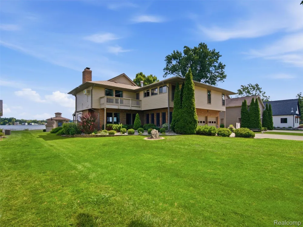 12067 Torrey Road Fenton Charter Township, MI 48430