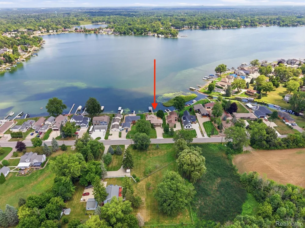 12067 Torrey Road Fenton Charter Township, MI 48430