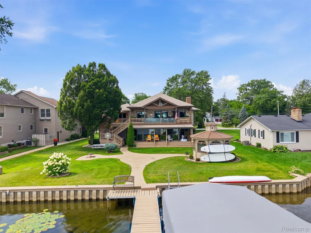 12067 Torrey Road Fenton Charter Township, MI 48430
