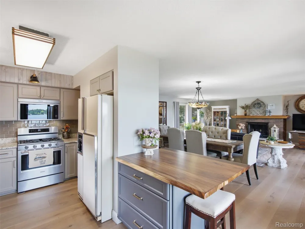 12067 Torrey Road Fenton Charter Township, MI 48430