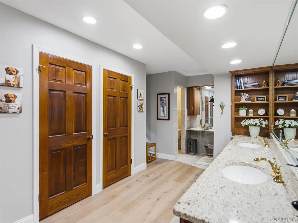 12067 Torrey Road Fenton Charter Township, MI 48430