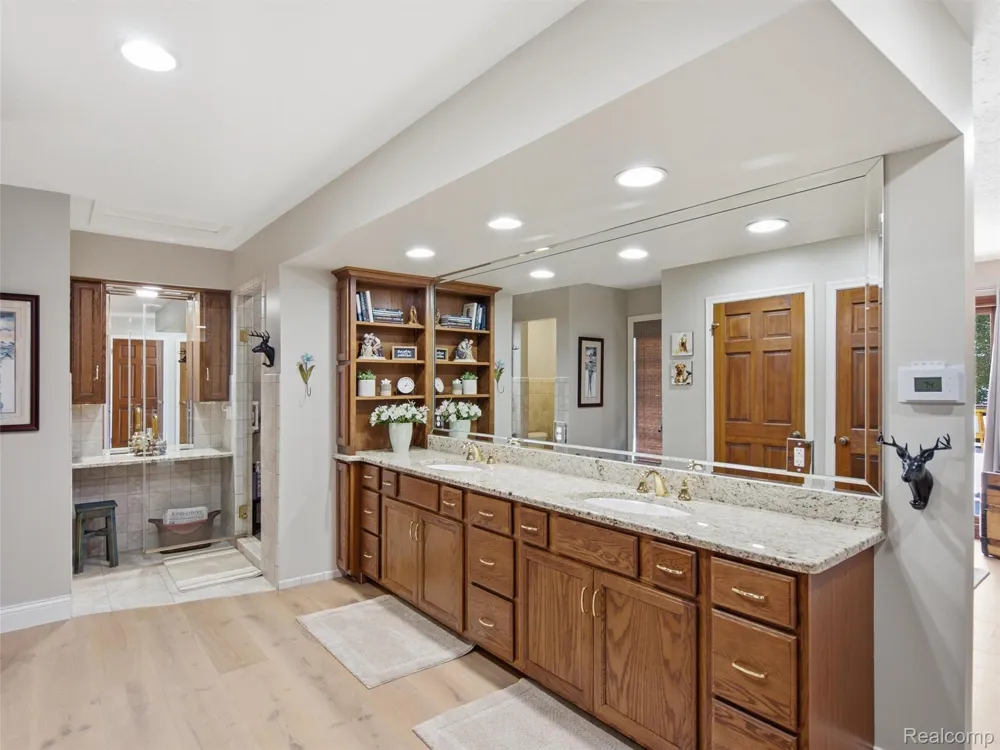 12067 Torrey Road Fenton Charter Township, MI 48430