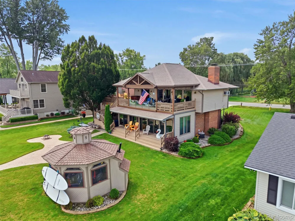 12067 Torrey Road Fenton Charter Township, MI 48430