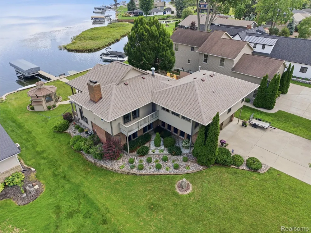 12067 Torrey Road Fenton Charter Township, MI 48430