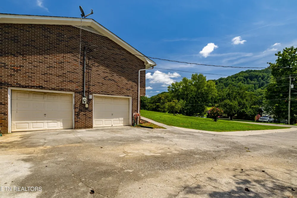 710 Beard Valley Rd Maynardville, TN 37807