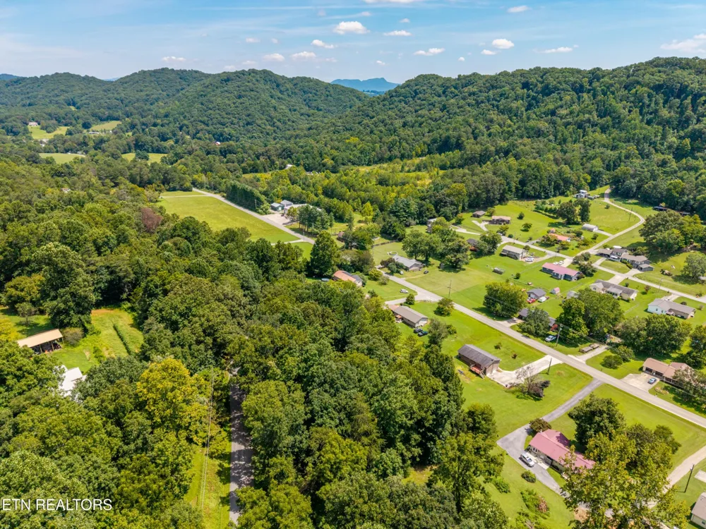 710 Beard Valley Rd Maynardville, TN 37807