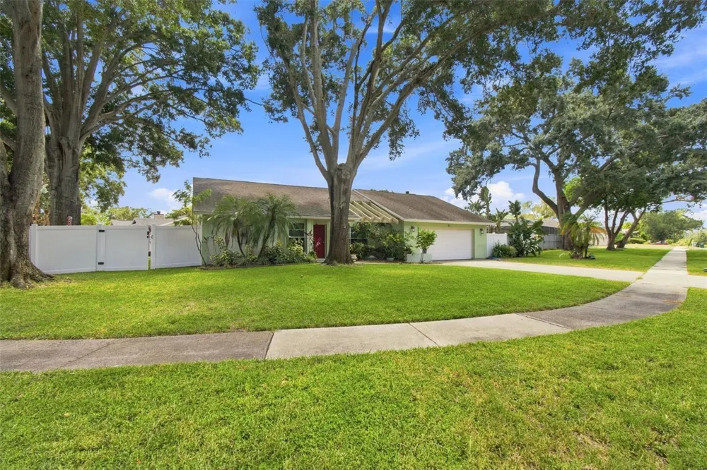 157 FOXCROFT DRIVE E Palm Harbor, FL 34683