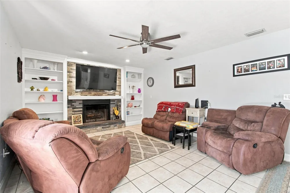 157 FOXCROFT DRIVE E Palm Harbor, FL 34683