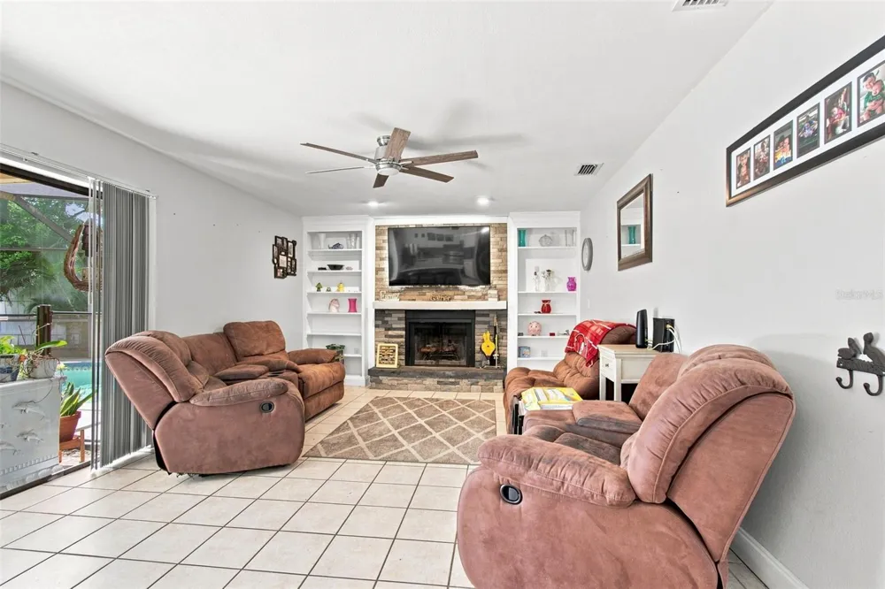 157 FOXCROFT DRIVE E Palm Harbor, FL 34683