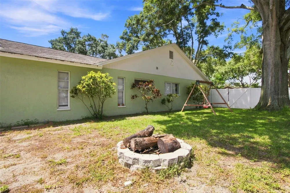 157 FOXCROFT DRIVE E Palm Harbor, FL 34683