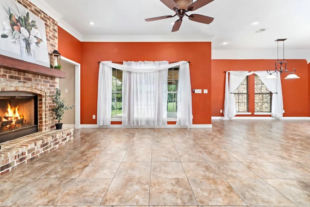 141 County Road 889 Buna, TX 77612