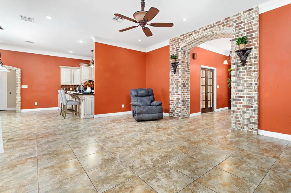 141 County Road 889 Buna, TX 77612